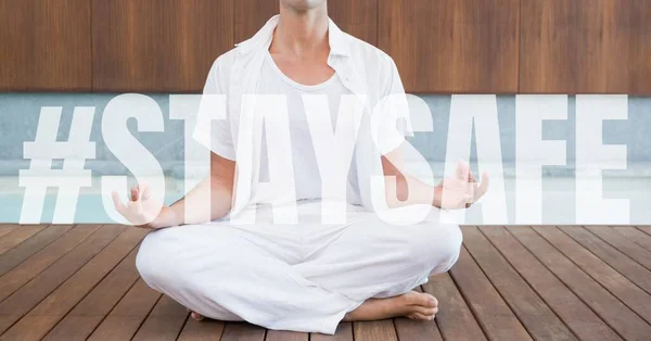 Orden Staysafe Skrivna Över Människan Som Utövar Yoga Folkhälsa Pandemisk — Stockfoto