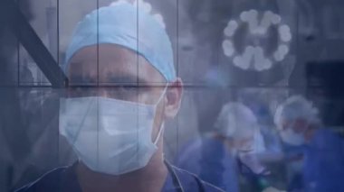 Yüz maskesi takan bir doktorun animasyonu. Sokakta yürüyen insanların kameraya hızlı bir şekilde bakması. Genel halk sağlığı koronavirüsü Covid 19 salgın konsepti dijital bileşik.