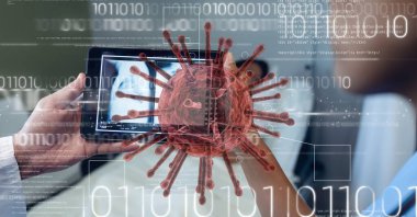 Makro Coronavirus Covid-19 hücresi üzerinde dijital tablet kullanan bir doktorun dijital çizimi, veri işleme, arka planda görünen istatistikler. Halk sağlığı salgını Coronavirus Covid 19 salgın konsepti dijital bileşik.