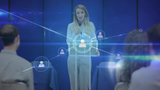 데이터 과정에서 사람들에게 온라인 회의를 여성의 애니메이션 배경에 나타나 — 비디오