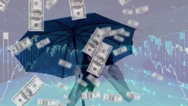 傘の下に隠れている女性の上に落ちる米ドル札のアニメーション 株式市場のディスプレイ 金融事業株式市場グローバルデータ処理の概念デジタル生成画像 — ストック動画
