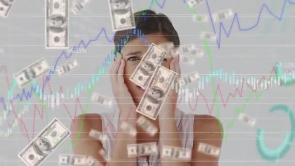 米ドル札のアニメーションが下落し 株式市場は彼女の頭を保持する女性の上に表示されます 金融事業株式市場グローバルデータ処理の概念デジタル生成画像 — ストック動画
