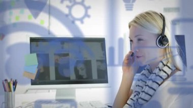 Telefon kulaklığı kullanarak bir kadının üzerinde uçan mavi simgelerin canlandırması. Koronavirüs covid 19 salgın konsepti dijital bileşimi sırasında karantinada sosyal uzaklık ve kendini izole etme