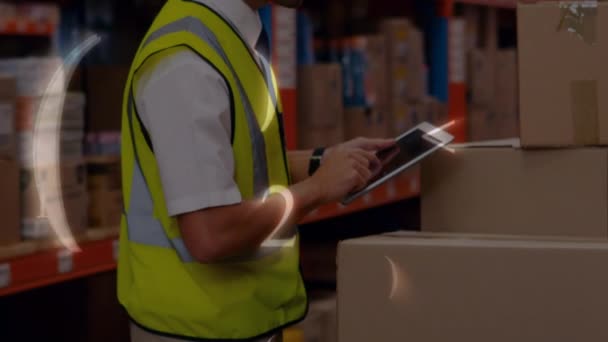 Animação Homem Trabalhando Armazém Usando Tablet Com Ícones Números Serviços — Vídeo de Stock