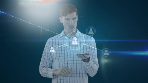 Animation d'un homme caucasien utilisant une tablette interactive 3D avec un réseau de connexions avec des icônes sociales. Économie mondiale et technologie concept numérique composite 