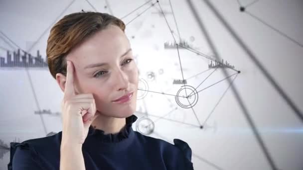 Animation d'une femme caucasienne à la recherche ciblée sur un réseau de connexions avec les icônes sociales et les statistiques. Économie mondiale et technologie concept numérique composite 