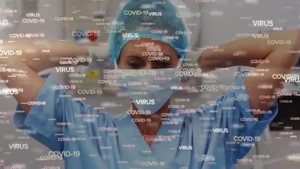 Animation Des Mots Virus Covid Flottant Sur Une Femme Médecin — Video