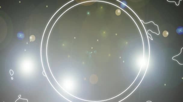 Анимация Белого Круга Движущимися Лучами Пятнами Мерцающего Света Черном Фоне — стоковое видео