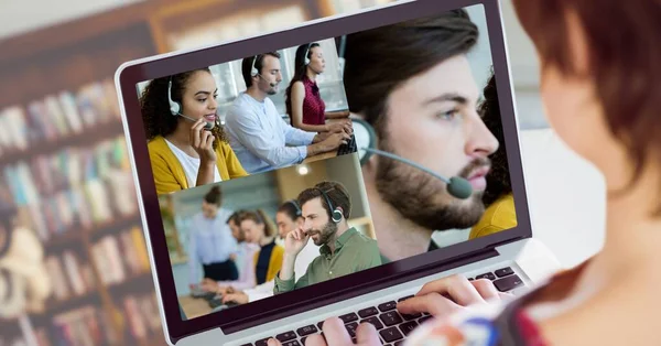 Uma Pessoa Usando Laptop Com Grupo Multi Étnico Colegas Trabalho — Fotografia de Stock