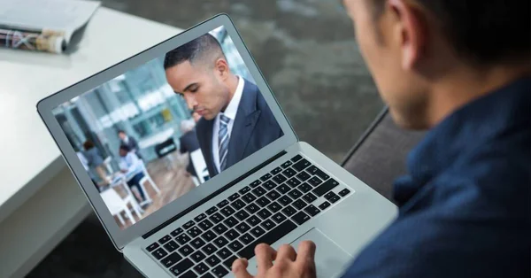 Homme Utilisant Ordinateur Portable Ayant Une Réunion Vidéo Interagissant Ligne — Photo