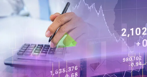 Cyfrowa Ilustracja Osoby Używającej Kalkulatora Zapisywanie Statystyk Wykresów Finanse Biznes — Zdjęcie stockowe