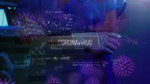 言葉のアニメーション医師の上に数学の方程式で浮動マクロCovid 19細胞とフレーム内のコロナウイルス 世界的なパンデミックコロナウイルスCovid 19感染症の概念をデジタルで生成 — ストック動画