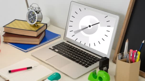 Animación Portátil Que Muestra Reloj Marcando Una Pantalla Composición Digital — Vídeo de stock