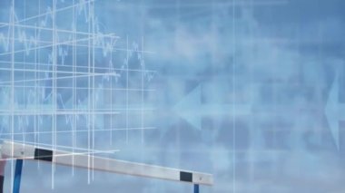 Bir şebeke animasyonu, engelin üzerinden atlayan takım elbiseli bir Afrikalı Amerikalı için oklar ve istatistikler. Coronavirus Covid-19 pandemik konsept dijital bileşik