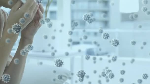 Animation de cellules macro Covid-19 flottant au-dessus d'une femme caucasienne éternuant dans un tissu. Coronavirus Covid-19 pandémie concept composite numérique 