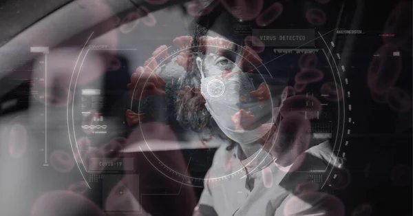 Цифровая Иллюстрация Макроклеток Ковида Плавающих Над Белой Женщиной Маске Лица — стоковое фото