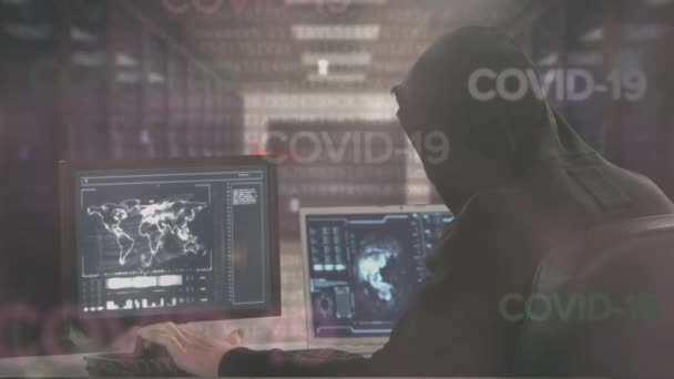 Covid 19带着巴拉克拉瓦在白人头上飘浮 用电脑显示数字文字图解 Coronavirus Covid 19大流行病概念数字组合 — 图库视频影像