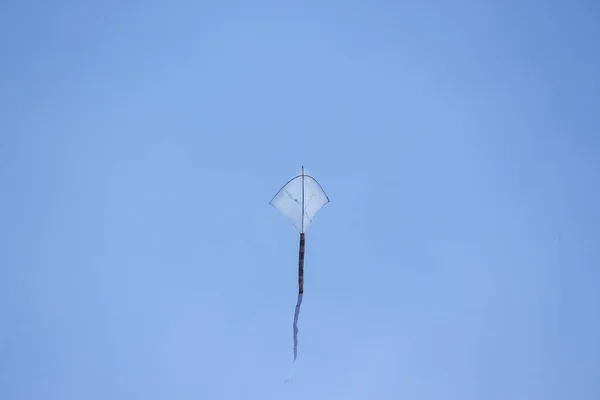 Kite Fly Wind Kite Flying Sky Isolated Blue Background — Stock Photo, Image