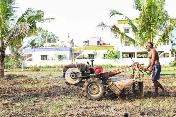 Old Perungalathur Chennai India Abril 2020 Framer Handing Mini Tractor —  Fotos de Stock