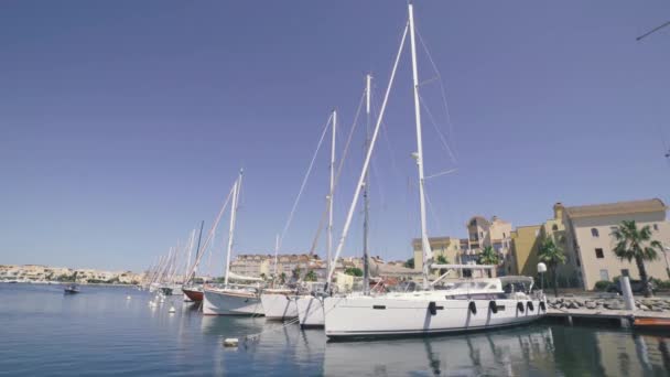 Яхты во французских доках Narbonne France — стоковое видео