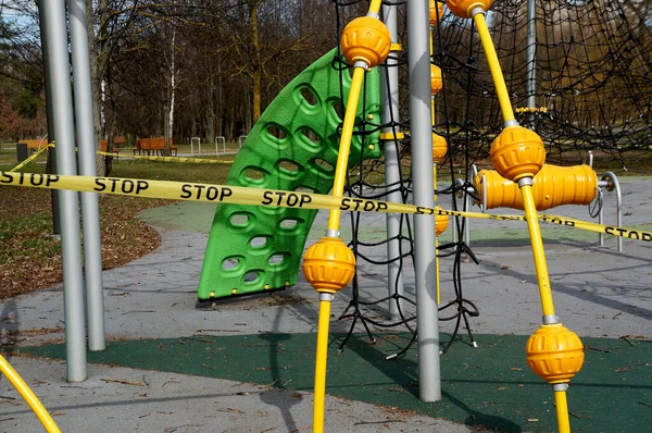 Los Parques Infantiles Los Campos Deportivos Están Prohibidos Debido Cuarentena — Foto de Stock