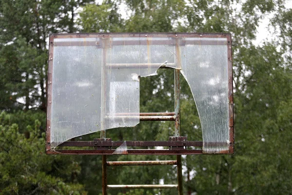 Aro Baloncesto Aire Libre Tablero Dañado Llueve —  Fotos de Stock