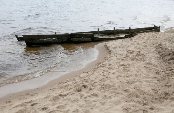 Bateau Bois Cassé Sur Rive Lac Kaunas Lituanie — Photo