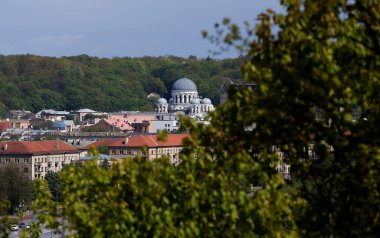 Kaunas şehrindeki eski kasaba ve Nemunas nehri, Litvanya 17 05: 2020