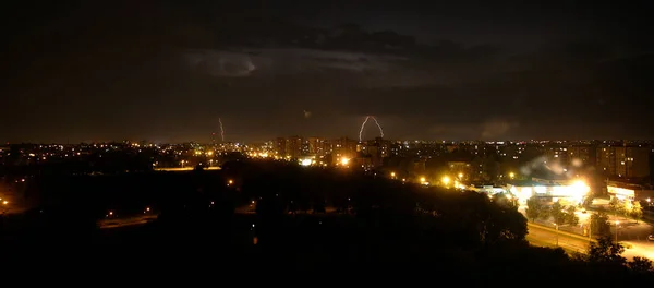 Relâmpagos Caem Sobre Cidade Noite Fotografia Longa Exposição Lituânia Kaunas — Fotografia de Stock