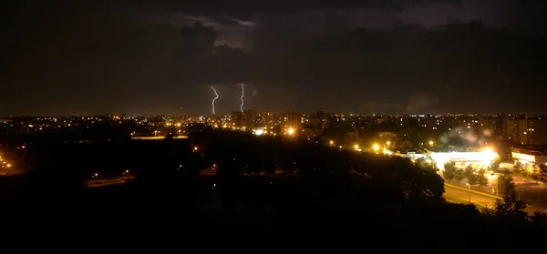 Ночью Над Городом Бьет Молния Длинная Экспозиционная Фотография Литва Каунас — стоковое фото