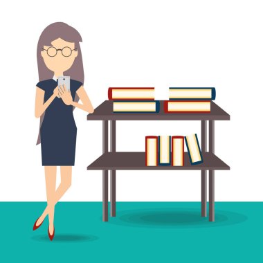 kadın bir cep telefonu üzerinde okuma