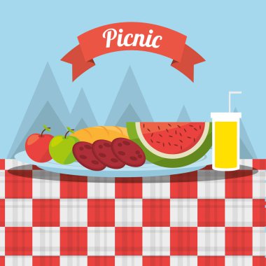 Piknik meyve fod suyu masa örtüsü Dağları arka plan