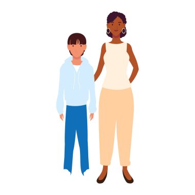 Ayakta gülümseyen iki insan.