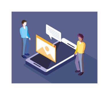 Akıllı telefon ekranı ve mobil uygulamaları olan adamlar