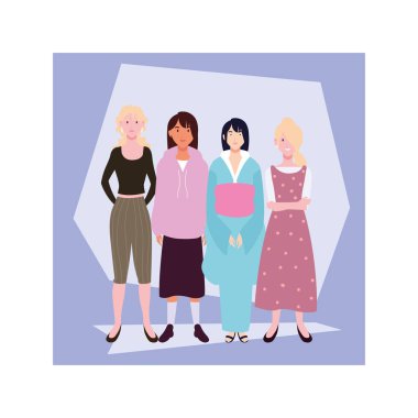 Farklı pozlarda duran kadınlar