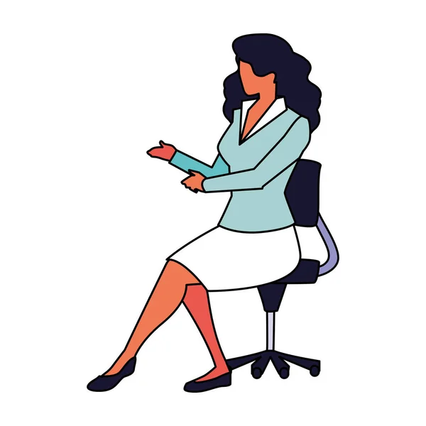 Femme d'affaires assise dans une chaise de bureau sur fond blanc — Image vectorielle