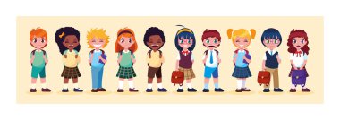 Okul üniformasıyla gülümseyen bir grup öğrenci.