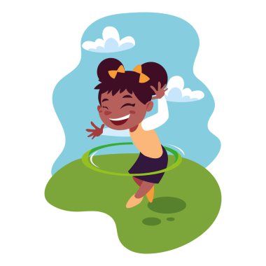 Kız gülüyor ve hulahopla oynuyor