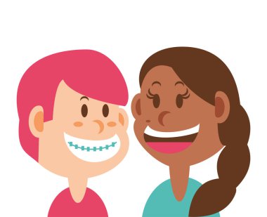 Beyaz arka planda gülümseyen çocuklar