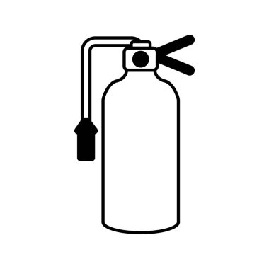 Beyaz zemin üzerinde güvenlik konisi olan su hortumu