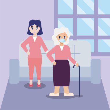 Genç kadın yaşlı kadınla ilgileniyor.