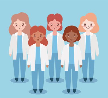 Kadın doktorlar ayakta, sağlık ekibi