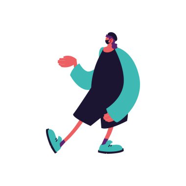 Beyaz arka planda tıbbi maskeli bir adam.