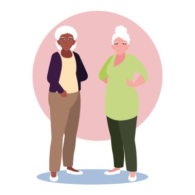 Mutlu yaşlı kadınlar evlerinde paylaşıyorlar.