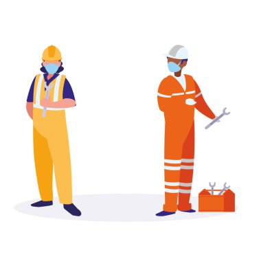 Yüz maskesi ile çalışan sanayi işçileri