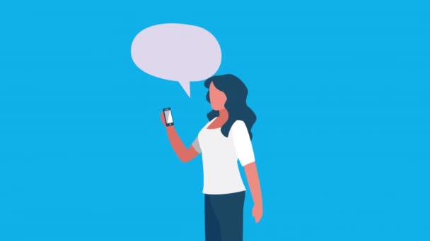 Обучение онлайн со студенткой на смартфоне — стоковое видео