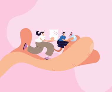 teslimat çifti yüz maskeli müşteriye gidiyor.