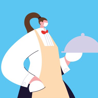 Yüz maskeli ve üniformalı bayan garson.