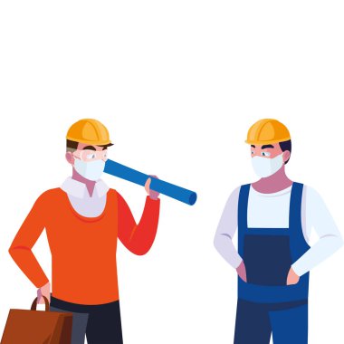 Maskeli ve kasklı adamlar mühendis ve operatör.