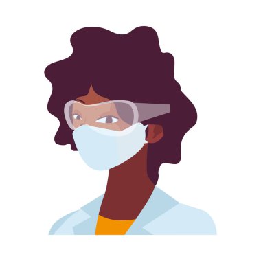 Yüz maskesi takan sanayi işçisi kadın